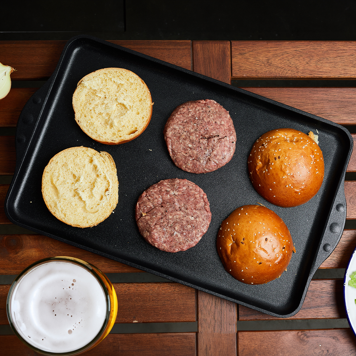 Memorial Day grilling has been on our minds all week! Sear those burgers and toast those buns all in the same pan on a Swiss Diamond griddle! #swissdiamond #memorialdaygrilling