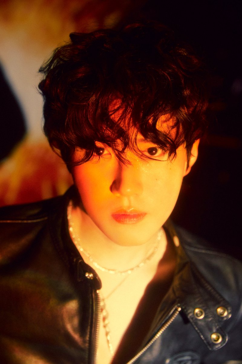 kchartsmaster's tweet photo. Happy 34th birthday to SUHO of EXO! https://t.co/f4L0re2hEl