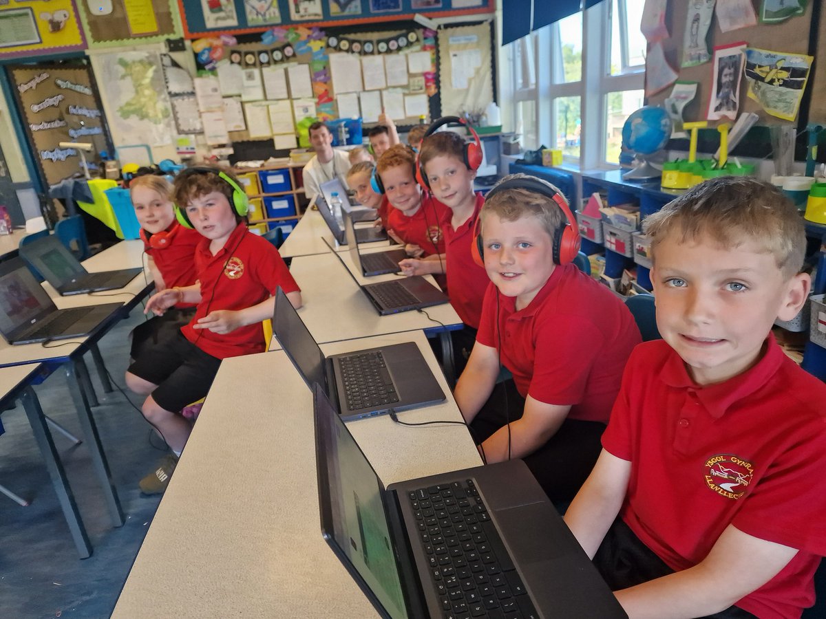 Ysgol Llanllechid (@ysgllanllechid) on Twitter photo Disgyblion yn y Clwb Codio ar ôl ysgol hefo Mr Tomos Owen. #daiawn
<a href="/DyffrynOgwen/">Ysgol Dyffryn Ogwen</a>
<a href="/CyngorGwynedd/">Cyngor Gwynedd</a>
<a href="/LlC_Addysg/">Llywodraeth Cymru Addysg</a>
<a href="/AddysguCymru/">Addysgu Cymru</a>
<a href="/RhAG1/">Rhieni dros Addysg Gymraeg</a>
<a href="/DysguDigidol/">Gwasanaeth Dysgu Digidol</a> Disgyblion yn y Clwb Codio ar ôl ysgol hefo Mr Tomos Owen. #daiawn
<a href="/DyffrynOgwen/">Ysgol Dyffryn Ogwen</a>
<a href="/CyngorGwynedd/">Cyngor Gwynedd</a>
<a href="/LlC_Addysg/">Llywodraeth Cymru Addysg</a>
<a href="/AddysguCymru/">Addysgu Cymru</a>
<a href="/RhAG1/">Rhieni dros Addysg Gymraeg</a>
<a href="/DysguDigidol/">Gwasanaeth Dysgu Digidol</a>