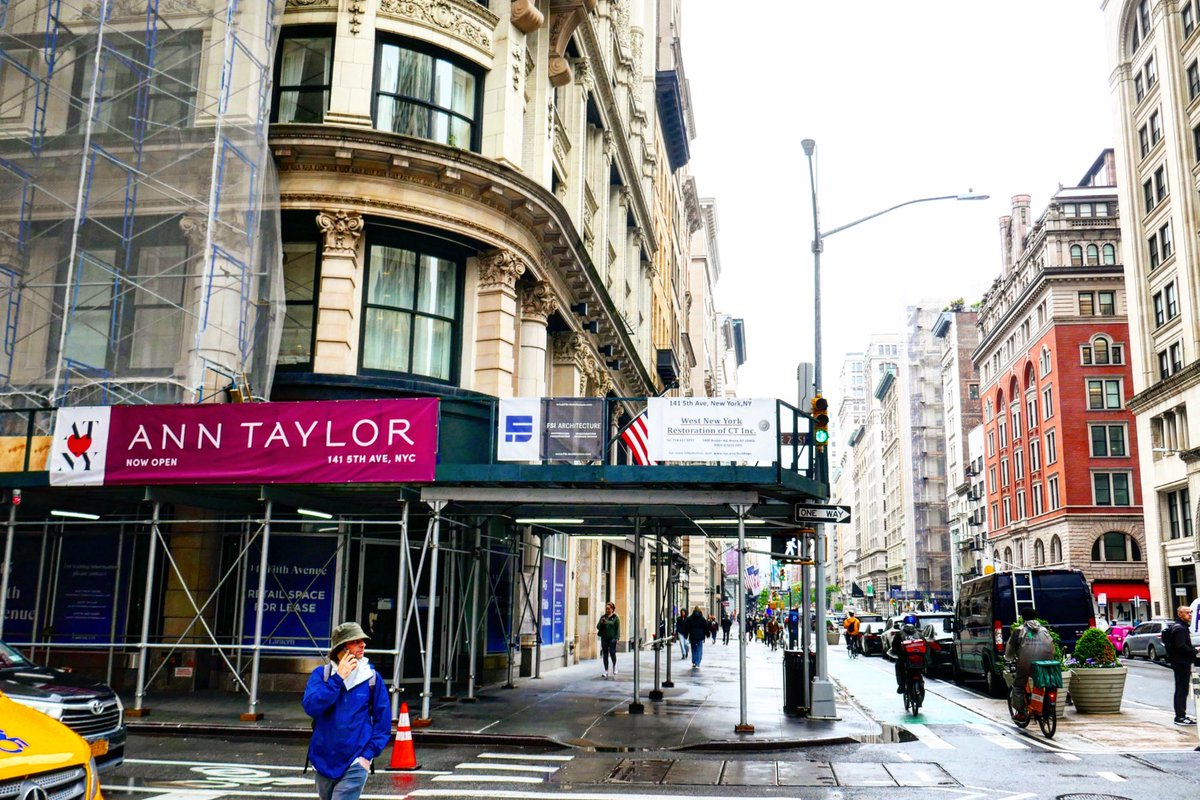 FSIArchitecture's tweet image. Here’s another construction sign on the streets of NYC.
#FSIArchitecture #FSIsigns #ADayInTheLifeOfFSI