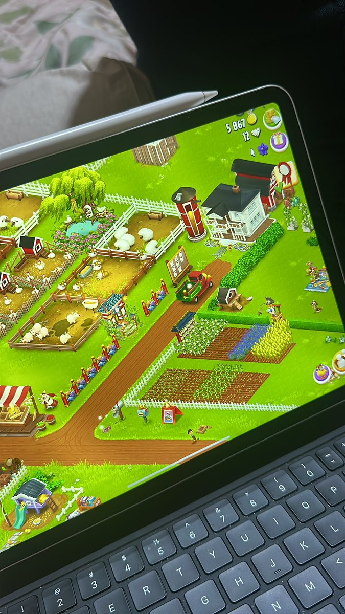 akziree's tweet photo. Lagi difase bucin bgt sama hayday, kyk sehari gabuka aja kepikiran😭😭

Tolong tips dapetin uang cepet di hayday gimana??😭😭 
Gasabar jd kang kebun kaya raya😭😭😭 https://t.co/NORwL6kcoV