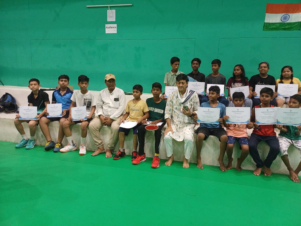 dsoganjam123's tweet photo. Certificates for the 1st Batch Badminton Summer Camp were distributed among the participants in the presence of the Hon'ble MLA of Digapahandi at MPIS, Digapahandi https://t.co/alwl8aiW1h