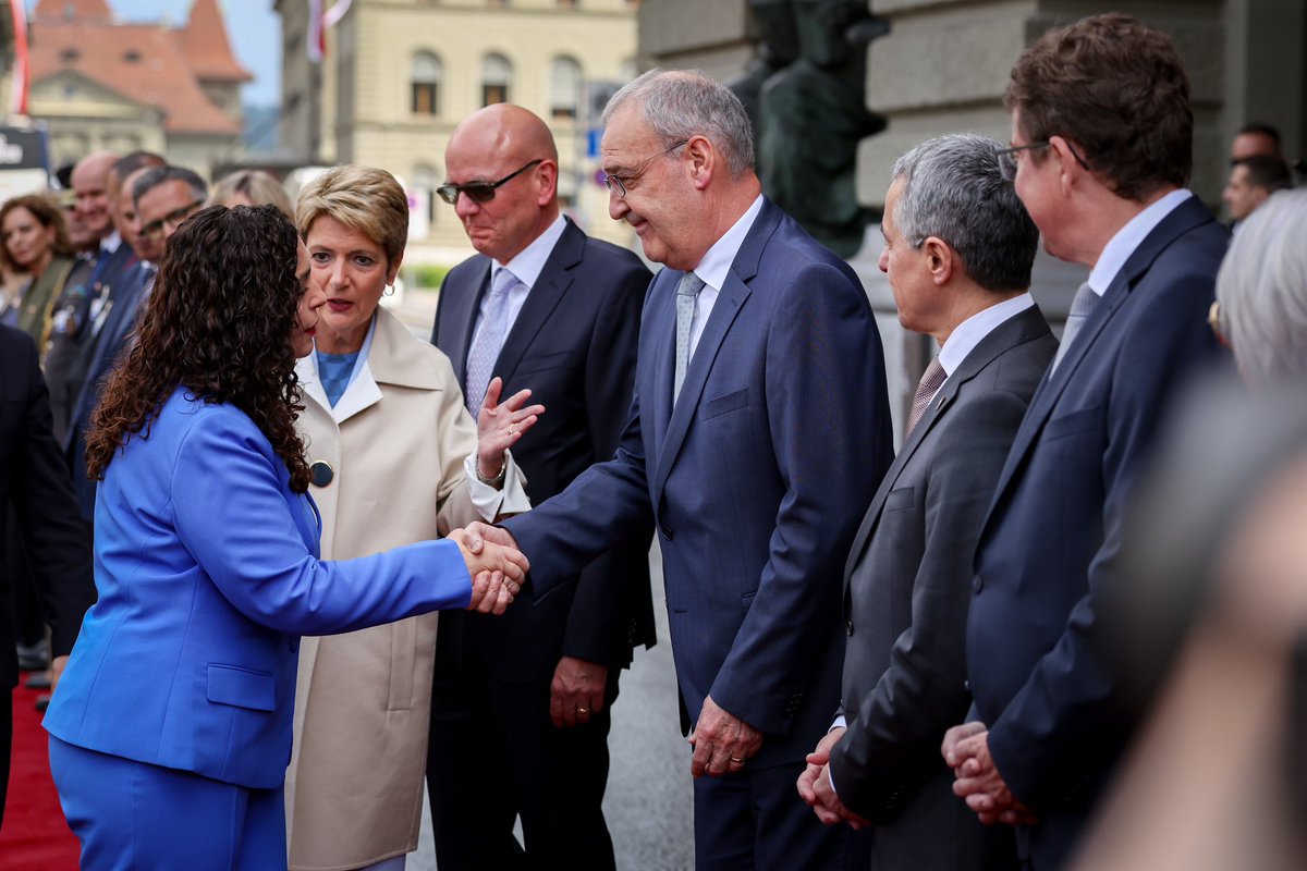 Zusammen mit dem Bundesrat habe ich heute die kosovarische Staatspräsidentin <a href="/VjosaOsmaniPRKS/">Vjosa Osmani</a> empfangen.