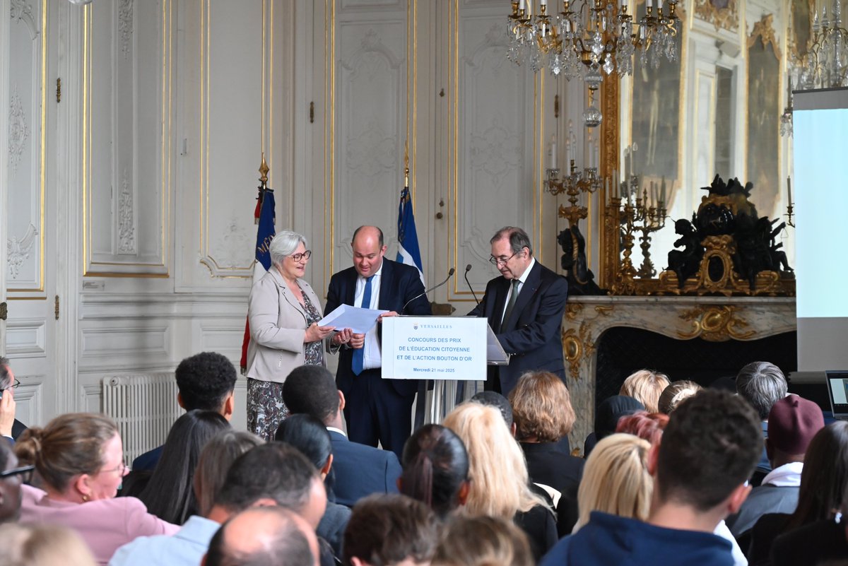 Prefet78's tweet photo. 🏆🇫🇷Célébrons l'engagement de notre jeunesse ! 

Aujourd'hui, le @prefet78 participait à la cérémonie de remise des prix de l'éducation citoyenne et de l'action Bouton d'Or organisée par l'association des membres des Yvelines de l'Ordre national du Mérite aux côtés des maires de @Versailles, @ChanteloupLV et du directeur académique adjoint des services de l'éducation nationale.
 
👉Félicitations aux lauréats, ces éclaireurs qui, par leurs actions contre le harcèlement, les discriminations, ou pour la solidarité, tracent la voie.
Une jeunesse engagée et inspirante, qui fait vivre les valeurs de notre République.
🙏 aux enseignants et à l'Association Nationale des Membres de l'Ordre du Mérite pour leur travail essentiel.

#ÉducationCitoyenne #JeunesseEngagée #Yvelines #Versailles #Civisme #BoutonDor