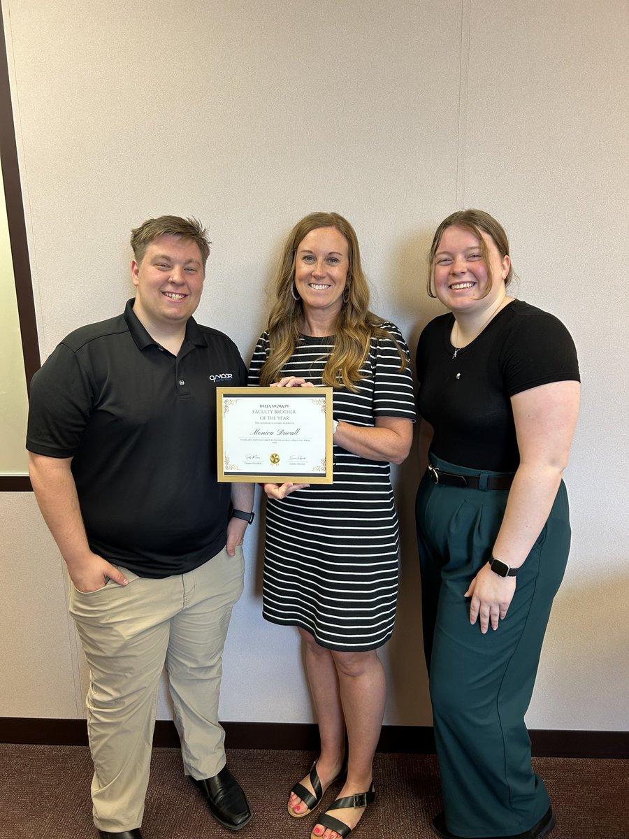 WKUGordonFord's tweet image. The semester may be over, but we still have one more win to share! 🎉

Congrats to Monica Duvall, Director of Student Success, on being named Delta Sigma Pi’s Faculty Brother of the Year! 👏

#WKU #YouBelongAtGFCB #DeltaSigmaPi #FacultyBrotherOfTheYear
