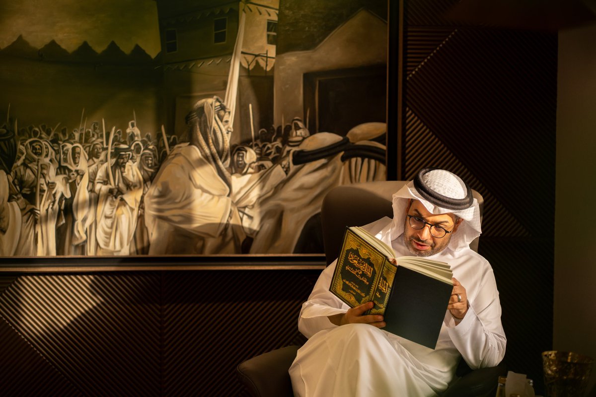 علينا كأدباء وفنانين أن نقدم واجبنا الوطني ونسهم في رواية قصة #السعودية_العظمى كوطن للسلام وأرض للأمل.
بلاد حباها الله ملوكا عظماء صنعوا مجدها بالحكمة والحزم والشجاعة والحِلم، صانوا حرمة المقدسات، ورسخوا قيم التوحيد، وحافظوا على كرامة الإنسان، ورسموا على مر السنين مستقبلا يدهش