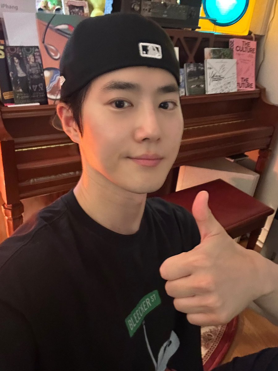 yu_myeon's tweet photo. “I’m the happiest person today because EXO-L wished me a happy birthday” 😭 https://t.co/3D0H6ZsAUk