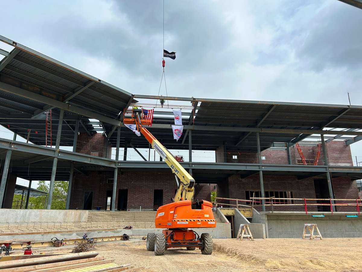 suresteel's tweet photo. We’re excited to hit a major milestone with the topping out of the @UUtah Baseball Stadium! This project is rounding third and heading for home, and we can’t wait for the Utes to take the field in their new home turf. Let the countdown to first pitch begin! ⚾ 
@LaytonConstruct https://t.co/coGNfeEiVx