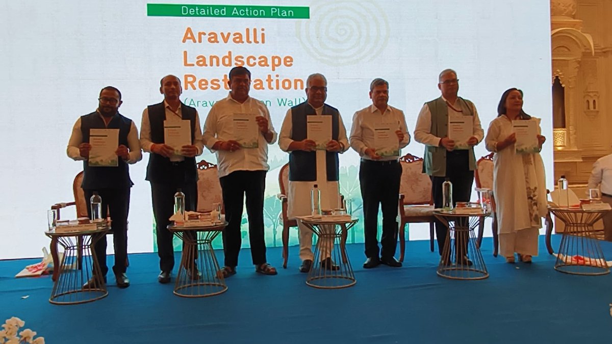 EnvironmentPib's tweet photo. Union Minister @moefcc Shri @byadavbjp unveils Detailed Action Plan for Aravalli Landscape Restoration

"Adopt Whole of Government and Society Approach for Aravalli Restoration", says Shri @byadavbjp 

Read more:-https://t.co/UGuFYKida8

#BiodiversityDay 
#environment https://t.co/FatE3Vm7kr