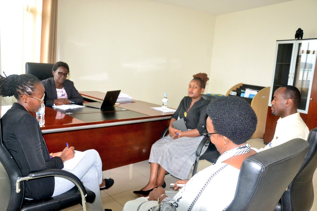 Nyarugenge District (@nyarugenge) on Twitter photo DDEA Madamu <a href="/UwamahoroGene/">Uwamahoro Genevieve</a> yakiriye Umuyobozi wungirije wa @Avega_Agahozo Madamu MPINGANZIMA Constance
bagirana kubufatanye mu gukomeza gufasha abapfakazi ba Jenoside yakorewe Abatutsi mu 1994 n' ishyirwamubikorwa ry'Umushinga wa AVEGA wita k'ubuzima bwo mu mutwe DDEA Madamu <a href="/UwamahoroGene/">Uwamahoro Genevieve</a> yakiriye Umuyobozi wungirije wa @Avega_Agahozo Madamu MPINGANZIMA Constance
bagirana kubufatanye mu gukomeza gufasha abapfakazi ba Jenoside yakorewe Abatutsi mu 1994 n' ishyirwamubikorwa ry'Umushinga wa AVEGA wita k'ubuzima bwo mu mutwe