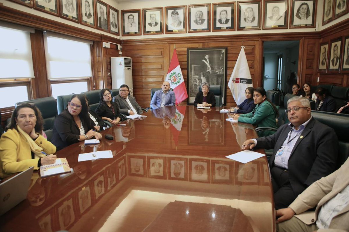 Minsa_Peru's tweet photo. El Minsa presentó los resultados de la Encuesta Demográfica y de Salud Familiar 2024, con especial atención a indicadores de anemia en niñas y niños, así como los avances y desafíos intersectoriales.

Esta importante reunión contó con la participación de representantes de @MidisPeru, @MINPRODUCCION, @viviendaperu, @ReniecPeru y direcciones del Minsa, quienes reafirmaron su compromiso en la implementación del Plan Multisectorial para la Prevención y Reducción de la Anemia Materno Infantil 2024–2030. ✅