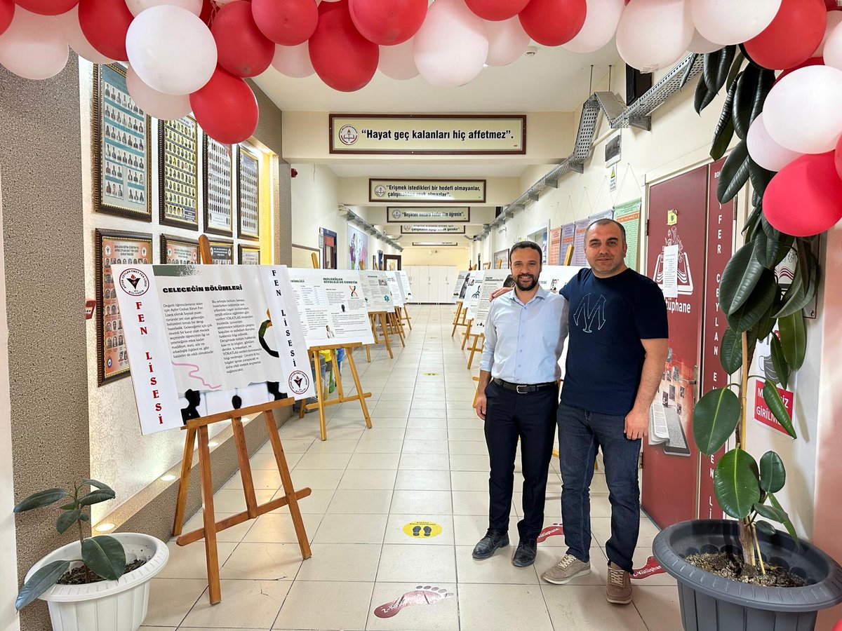 acefen03's tweet photo. Öğrencilerimizin de sunumlarıyla katkıda bulunduğu SAYISAL puan türünde 14 lisans programının yer aldığı Geleceğin Bölümleri sergimize açtık, meraklıları bekliyoruz 😊

@afyonilmem 
@ilce_milli https://t.co/xB0fcv46te