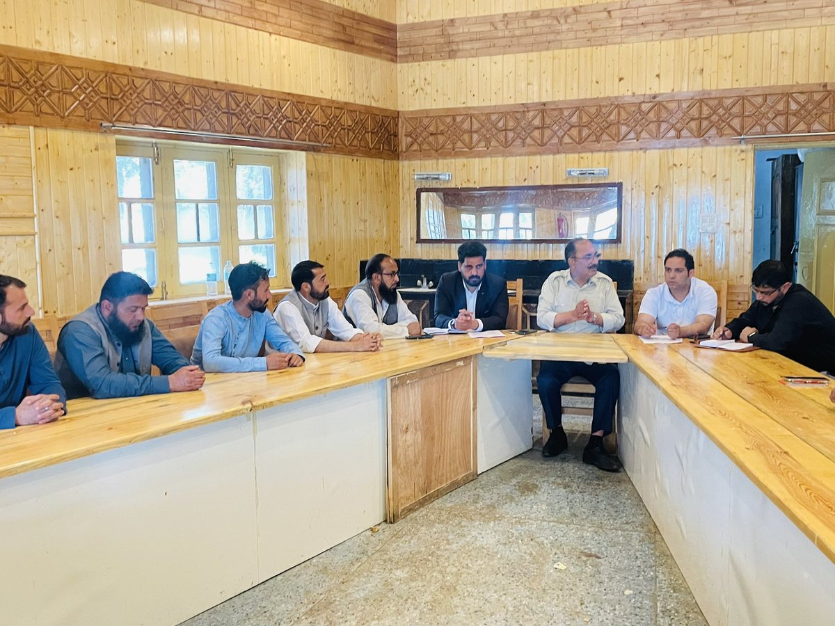 AdvocateGanie's tweet photo. BJP unit kupwara holds strategic meeting with constituency presidents &amp; Generalal Secretary’s at Dak Banglow Kupwara.@AshokKoul59 @iamsatsharmaca @drdarakhshan @Sunil_SharmaBJP @TheSkandar @BJP4JnK @ArvindGuptaJK @RavinderRaina https://t.co/yNZUS87YUl