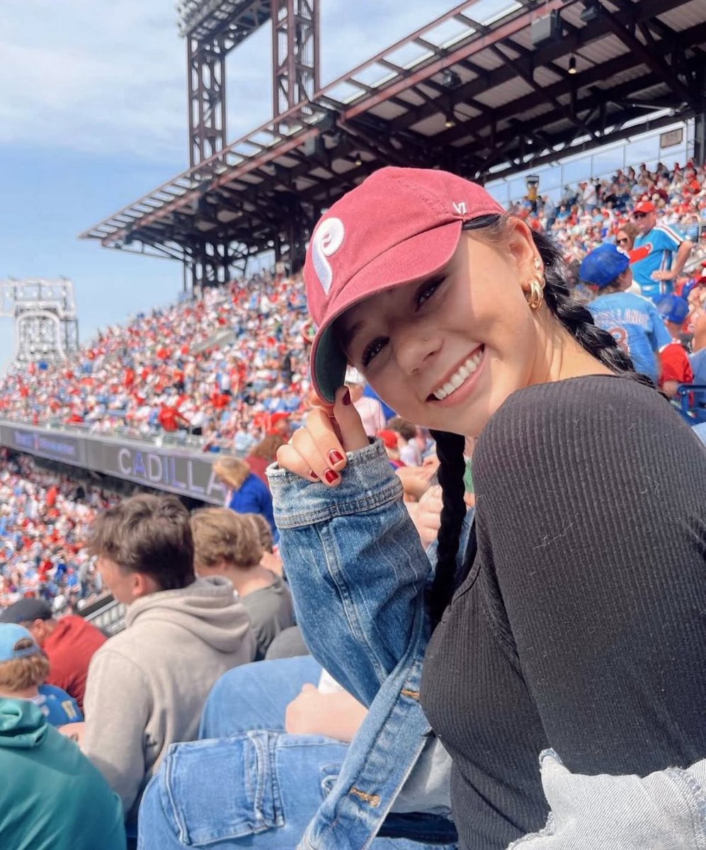 ThetaTauOmega's tweet photo. Wishing a happy birthday to our gorgeous sister, Erin! We love you, have the best day💕 https://t.co/zghGmj1Klz