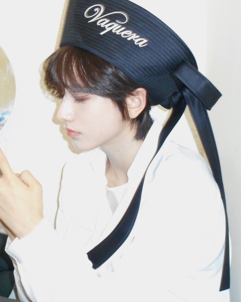 IDID_starship's tweet photo. [🌠] #정세민_DID
안녕하세요!!! 세민입니다!! ㅎㅎ 제가 금방 돌아온다고 했죠??! 
다름이 아니라 제가 팬분들에게 전하고 싶은 말이 되게 많았는데 마침 기회가 생겼어요!! 항상 감사한 마음도 있지만 보내주신 편지 답장 겸 제게 궁금한 점들 완전히 해소되긴 힘들겠지만 적어볼게요! 
무엇보다 뭐 하고 지내는지 또 제 셀카를 궁금해하시는 분들이 참 많으실 거라고 생각이 들어요.. 뉴키즈 때 제 셀카를 많이 보여드리지 못한 이유는 제가 사실은 학교 다닐 때 뛰어놀고 그래서 그런지 셀카를 찍는 법을 잘 모르겠더라고요.. 
또 항상 뉴키즈7 안에 못 들어서 베네핏 포토도 없어서 제 사진이 되게 흔하지 않을 것 같아요..ㅋㅋㅋ 하지만 이번에는 이를 갈고 심혈을 기울여 셀카 연습도 많이 하고(많은 시간을 들여 찍었는데 어마어마한 성과는 아니었다는...🥲) 
아! 그리고 저도 팬분들 편지를 담을 상자를 샀는데요!! 편지를 항상 받자마자 하루 만에 다 읽어버려서 다시 처음부터 또 읽고 있는데 읽을 때마다 편지를 처음 받았을 때처럼 계속 설레네요ㅎㅎ 누군가에게 손 편지를 받아본 게 많이 없어서...ㅠ 팬분들이 저한테 힘이 되고 좋은 말씀 해주신 만큼 저도 항상 글을 적을 기회가 생기면 이때다 싶어 마음을 담아보려 전하려고 노력해요! 제가 팬분들만큼 글솜씨가 좋질 못하고 서툴러서 마음이 전해질까? 하는 걱정이 앞서지만..ㅎㅎ 
그리고 항상 저한테 자신감을 가지라고 말씀을 많이 해주셨는데 사실 제가 프로그램하면서 자신감이 많이 없었던 건 사실이랍니다.. 하지만 제가 팬분들을 만난 뒤로 자신감이 500% 아니 1000% 생겼어요!😚😊 지금 제가 만약에 팬분들이 없었다면 정말 정말 아이딧으로 데뷔를 못 했을 거라고 생각해요..ㅠㅠ 그만큼 저에게 기회를 주신 팬분들이 너무너무 소중하고 항상 감사하다는 말씀을 드리고 싶습니다.. 
이제 앞으로 직접 가까이 팬분들을 뵐 날들이 더욱 많아질 테니까! 정말 다행이라고 생각합니다!ㅎㅎ 또 제가 누군가에게 좋은 영향을 끼치고 있다는 사실에 제게 또 하나의 목표가 생겼답니다! 사랑을 주신 팬분들이 지구 어디에 있든 항상 보답해야겠다고요! ㅎㅎ 저도 여러분도 데뷔할 날만 기다리고 있겠지만 그때까지 제가 기회가 생길 때마다 근황이랑 셀카를 올려볼게요! 하고 싶은 말 너무 많지만 다음에 또 쓰겠습니다 ㅎㅎ 제가 좀 투머치 토커라서 tmi 말하는 것도 좋아하고 듣는 것도 되게 좋아해요!! 그리고 편지에도 팬분들께서 tmi를 궁금해하시는 분들이 많으시더라고요?! 나중에 정말 저에 대해 여러 가지를 전할게요!ㅎㅎㅎ 하루 빨리 데뷔와 활동으로 여러분들을 가까이 뵙고 싶어요!! 
아참! 그리고 이번 음방하면서 아쉬운 게 너무 많았어요.. 끝나고 모니터링하면서 생각보다 결과가 성에 차지 않아서... 부족한 만큼 열심히 해서 데뷔할 때는 많이 성장한 모습을 기대해 주세요! 그리고 제가 노래 열심히 연습해서 선배님들 노래를 커버해서 들려드릴 생각이랍니다! (이건 좀 걸릴 수도 있어요..ㅎㅎ) 말이 너무 길어졌죠? 다음에 또 찾아올게요!! 오늘은 여기까지ㅜ 요즘 날 더우니까 더위 조심하시고!! 좋은 밤 보내세요!! 정말 많이 사랑합니다!! 🦊❣️ 안녕~👋

#IDID #아이딧 #JEONGSEMIN #정세민