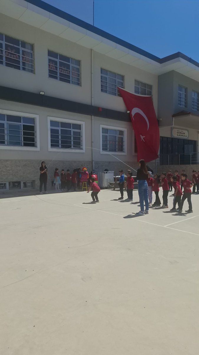 gamze6464's tweet photo. “Oyun Arkadaşım” projesi kapsamında Gürlek İlkokulu’na anlamlı bir ziyaret gerçekleştirdik. Bu özel günde, minik kalplerle bir araya geldik; birlikte güldük, oynadık, koştuk…
Oyunlarla kurulan dostluk köprüleri, samimiyetle atılan kahkahalarla daha da güçlendi. https://t.co/QVk8n2Zq5X