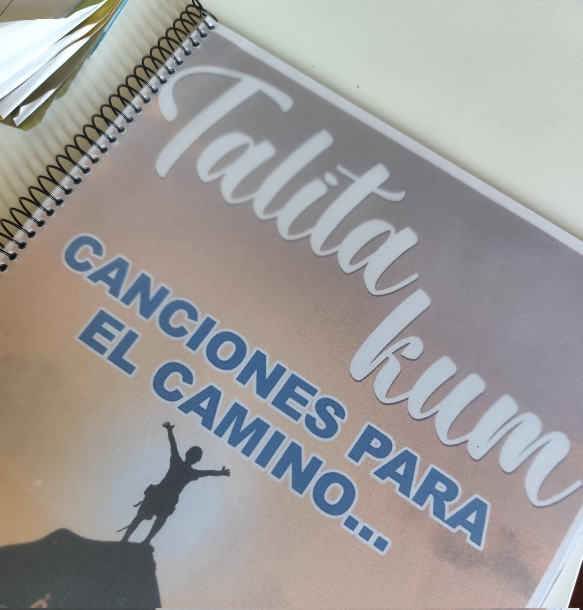 RomoMery's tweet photo. En cada paso, los amigos acompañan en el camino, siempre. #recuerdos #hastaelCielo https://t.co/pDlzqEp4Tx