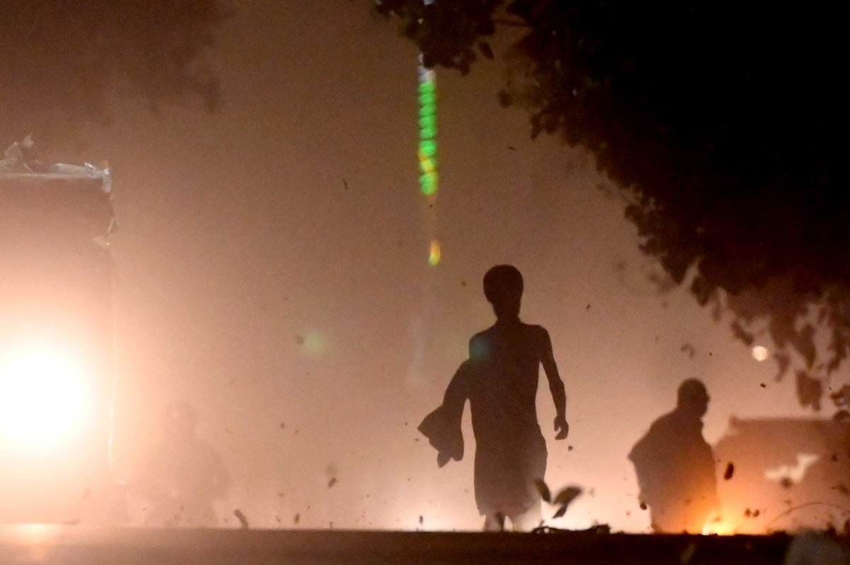 timesofindia's tweet photo. #InPics | Sudden dust storm hits in #Delhi, offering some relief from the intense heat.

📸 @Piyaltimes 

#DelhiRains https://t.co/eLrPt1UKpQ