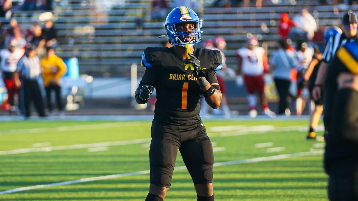 westbrookDF's tweet image. #AGTG After an amazing conversion with @CoachLaDage I’m blessed to receive an OFFER @dfhsfootball @coach_bras