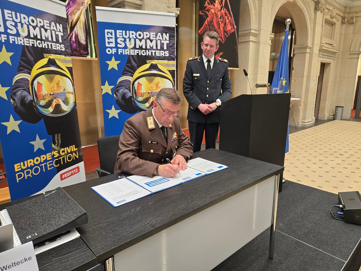 Today, the Association of Fire Brigades of the European Union 🇪🇺 was founded. The founding president is Karl Heinz Banse 🇩🇪. The vice presidents are Jean-Paul Bosland 🇫🇷, Robert Mayer 🇦🇹, Waldemar Pawlak 🇵🇱, and Ante Sanader 🇭🇷. There are 21 founding members.