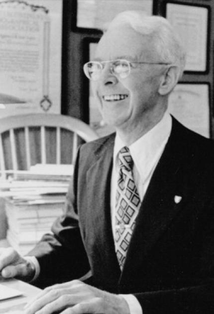 MakeAugusta's tweet photo. Harold Black was an American Electrical Engineer who invented the negative feedback amplifier, which was a foundational technology for the entire world of digital and analog signals. This is the story of Harold Black and the Negative Feedback Amplifier. #RetroElectro https://t.co/yyYQ7nwqUW