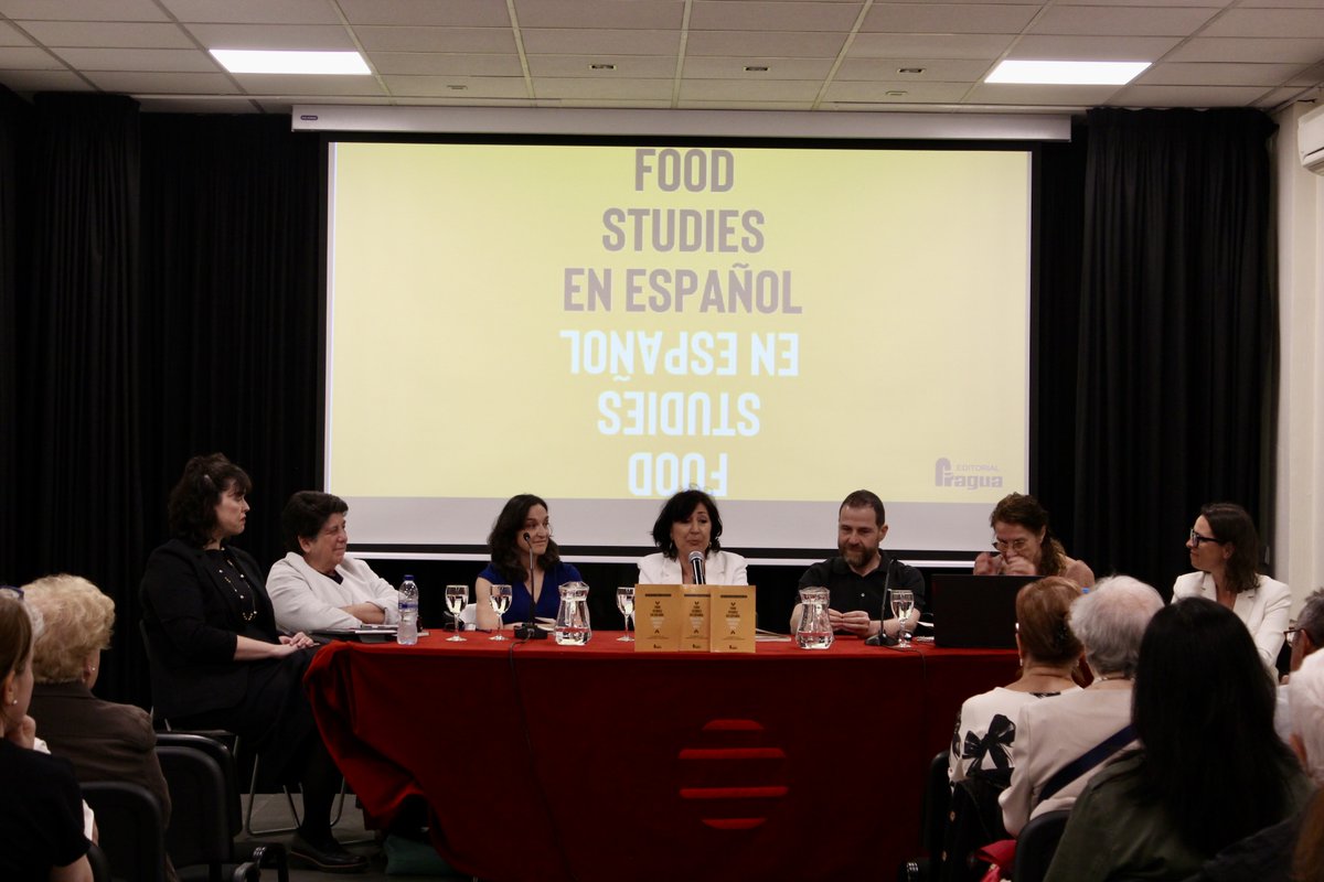 Más que un libro, un diálogo abierto
Food Studies en español. Investigación en Gastronomía y Comunicación ayer en <a href="/ateneodemadrid/">Ateneo de Madrid</a>  <a href="/RebeccaEIngram/">Rebecca Ingram</a> <a href="/rosa_tovar_l/">Rosa Tovar</a> <a href="/fxmedina/">F. Xavier Medina</a> 

#foodstudies 

thefoodiestudies.com/food-studies-e…