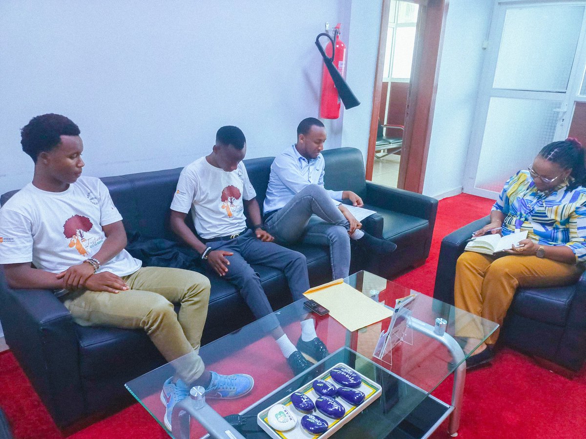 GwsTrend's tweet photo. Dans le cadre du renforcement des relations en vue d’un partenariat gagnant-gagnant, la @BcabBank, sponsor officiel de Miss Queen Ngoma, a reçu la délégation organisatrice de Giti Ca Ngoma, le plus grand événement culturel de l’été à Gitega. https://t.co/BEGdPYtXjr