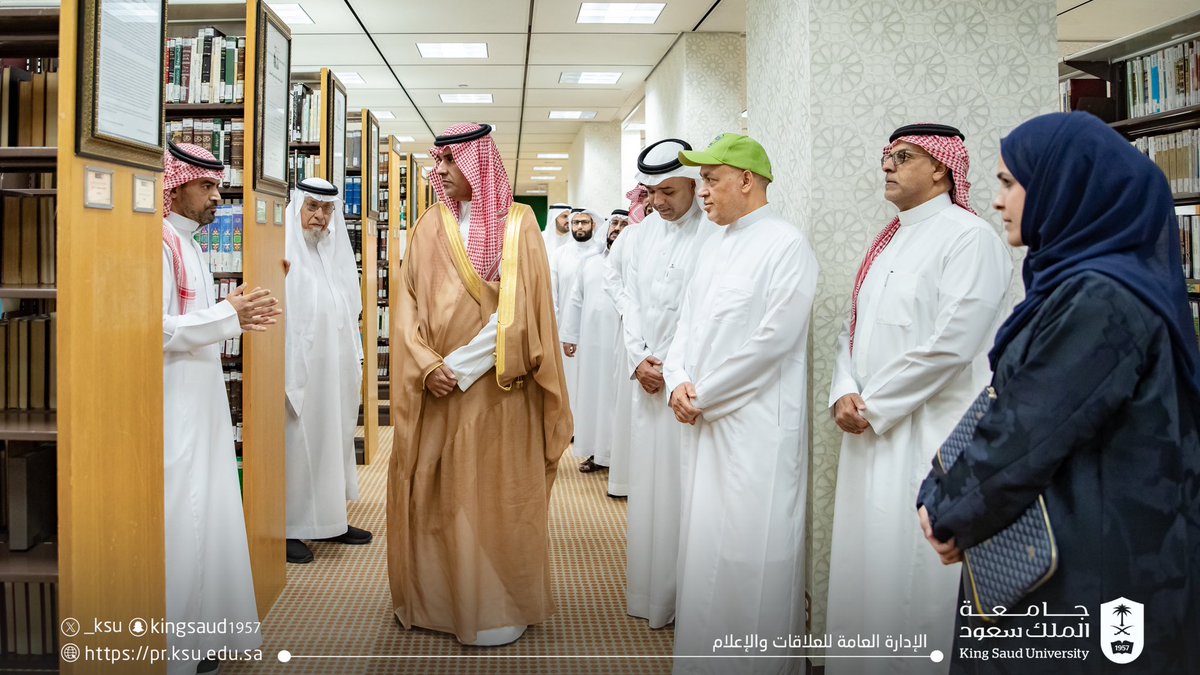 _KSU's tweet photo. نائب رئيس #جامعة_الملك_سعود للدراسات العليا والبحث العلمي أ.د. يزيد آل الشيخ، يرعى حفل تدشين مكتبة أ.د. قاري جون بريفيتس أحد أبرز أعلام تخصص المحاسبة في الولايات المتحدة الأمريكية والعالم، وذلك في مكتبة الملك سلمان المركزية، والتي أُهدِيَت لعضو هيئة التدريس في كلية إدارة الأعمال د. ليلى القحطاني، وقد بادرت بإهدائها لمكتبة الجامعة.