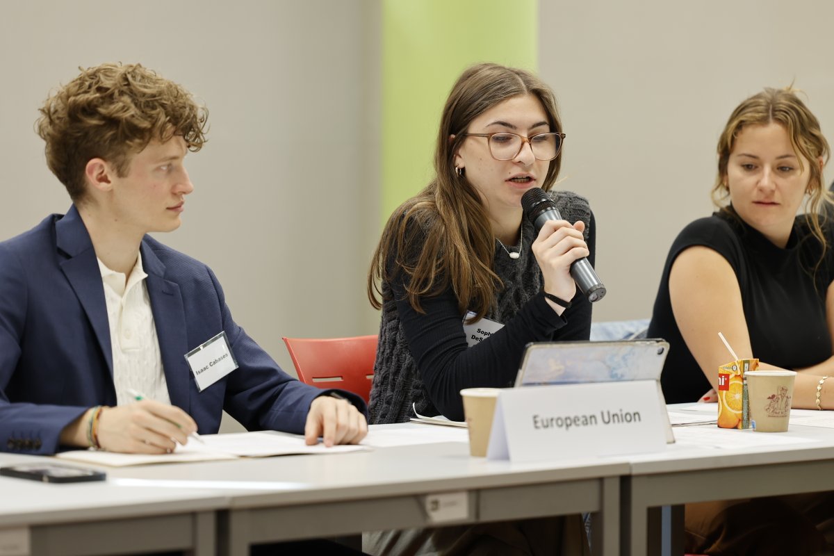 UdAndorra's tweet photo. 🎓 Avui hem tancat tres jornades intenses i enriquidores del Model OSCE a Andorra!
🔷 Els participants han valorat molt positivament l'experiència, destacant el seu caràcter constructiu i la gran oportunitat que ha representat per desenvolupar habilitats fonamentals per al futur. https://t.co/sfQ0SpX4dx