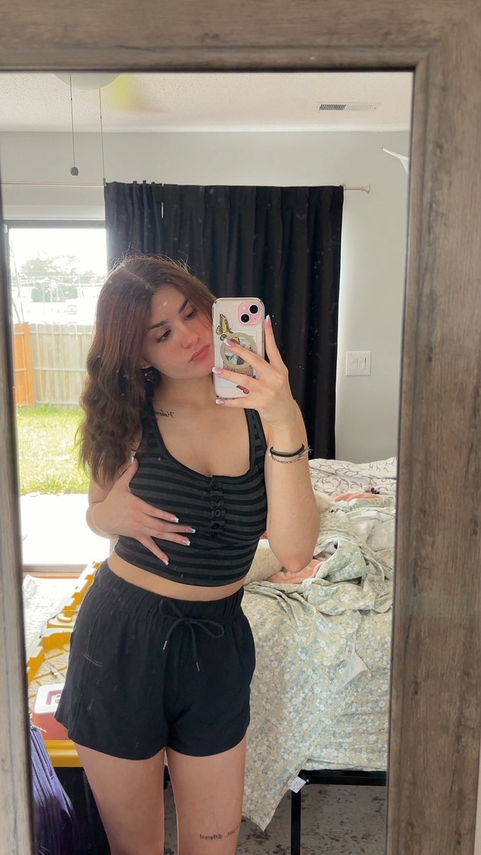 catang3ll's tweet photo. long road trip ahead of me. ease my boredom and send me all you’ve got 🤭 https://t.co/Oo5hiD8KV4
