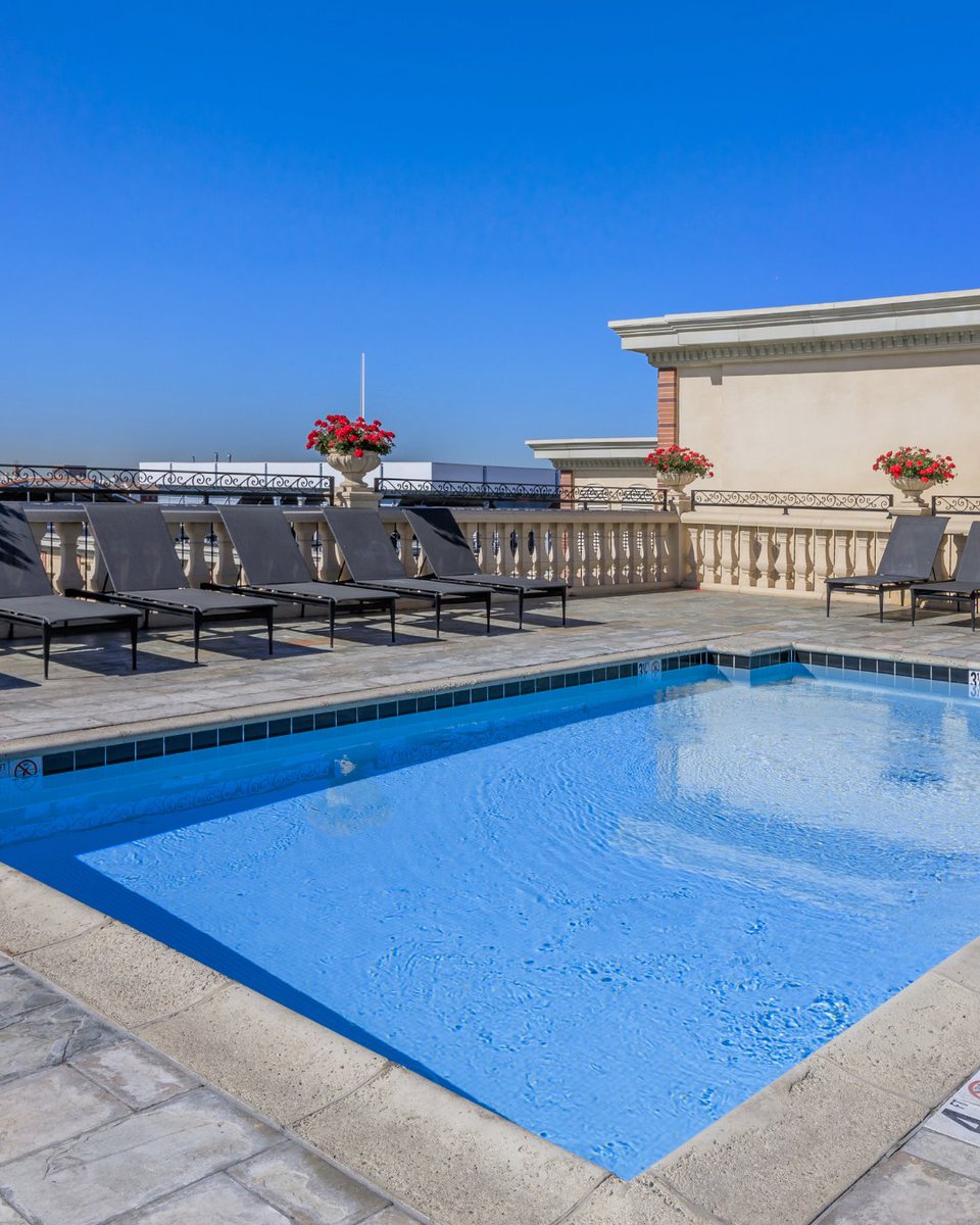 Looking for a fun and relaxing place to hangout with friends on our property? Check out our rooftop pool for summer vibes all year round 🌞

#usc #uscstudent #uscfamily #usctrojan #student #studentliving #studenthousing #apt #apartment #apartmentliving #dtla #dtlaliving...