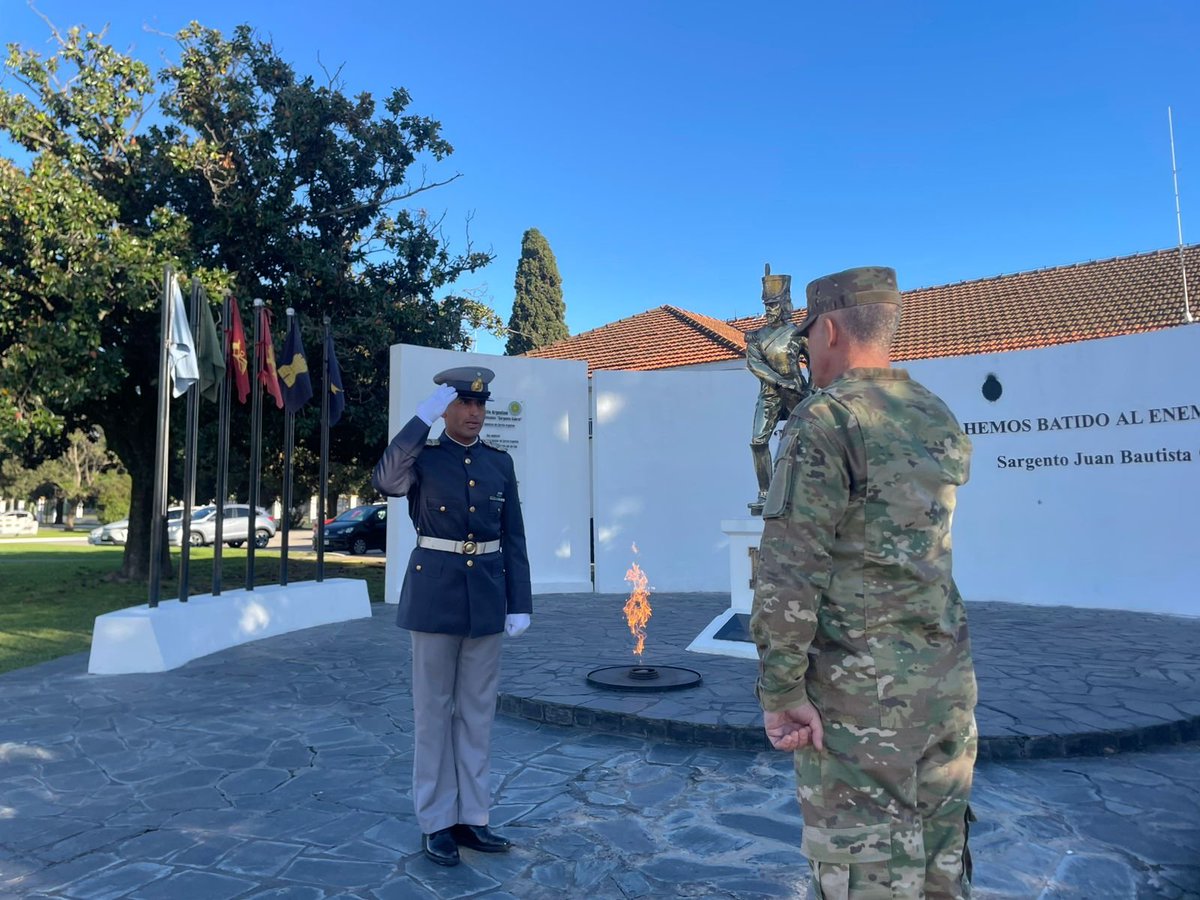 esesc_argentina's tweet photo. En el día de hoy, el Director del Instituto, Coronel Berra, recibió a los asesores de pases de las distintas Armas y Especialidades, en su visita, presenciaron la reseña histórica a cargo de la TT Sabrina Acuña y el decálogo por el CI Martín Iglesias.

#ESESC https://t.co/zkYbuGjzxh
