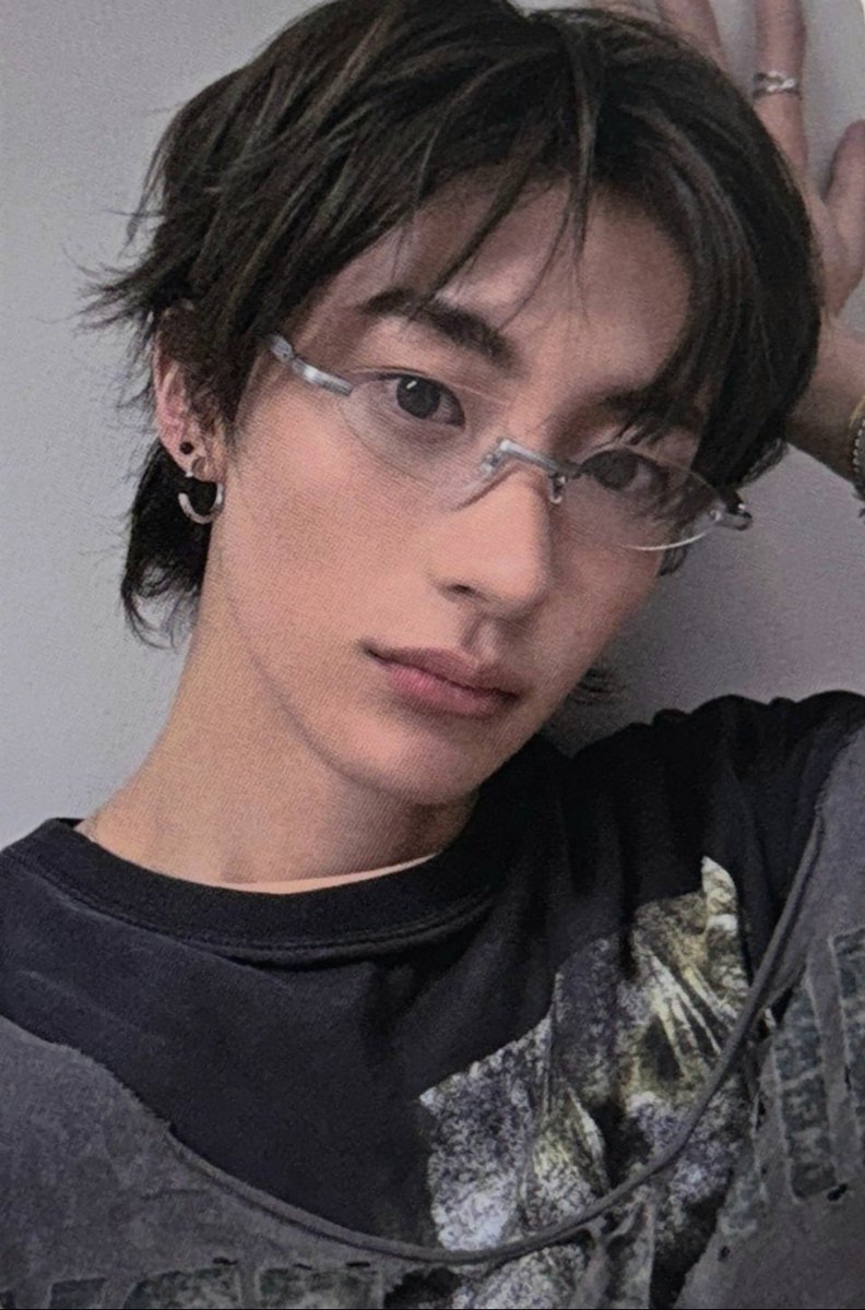 daintoiny's tweet photo. i <3 hot nerd (anton) https://t.co/FtCqzQzBlb