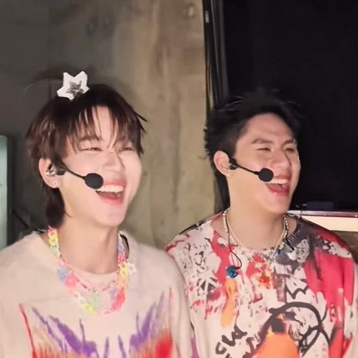 chimsgrace's tweet photo. they look the exact same??? 😭😭😭 https://t.co/MbNQn604Ze