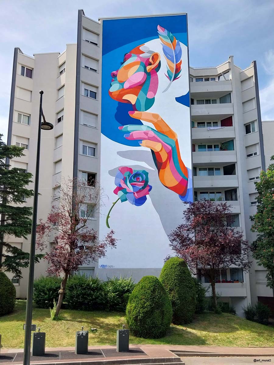 #SaintGermainenLaye (Dépt 78 - #Yvelines) : Nouvelle fresque géante d' #Alber en relation avec osaro_street_art dans le cadre du Le festival « Dans &amp; Sur les Murs ».
 
 En savoir plus sur cette fresque :  trompe-l-oeil.info/Murspeints/det…