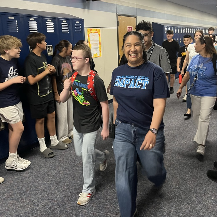 EvansPanthers's tweet image. Our panthers are on their way to 8th grade celebration!!! ☀️ #alohahighschool #evansIMPACT
