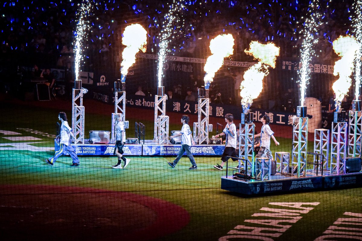 badtz__m's tweet photo. 横浜スタジアム🏟️
BLUE☆LIGHT LIVE

入場〜🔥💙

#Novelbright

@RuNa0104 
@yudai_vo 
@So_Nb_Gt 
@kaitiono 
@nd__nb https://t.co/U3c6GIQJzF