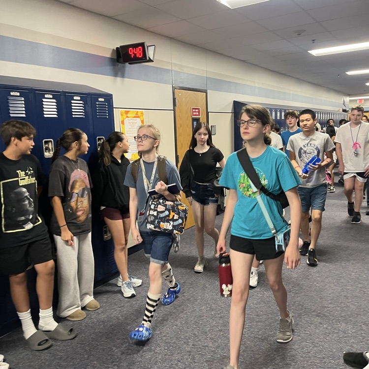 EvansPanthers's tweet image. Our panthers are on their way to 8th grade celebration!!! ☀️ #alohahighschool #evansIMPACT