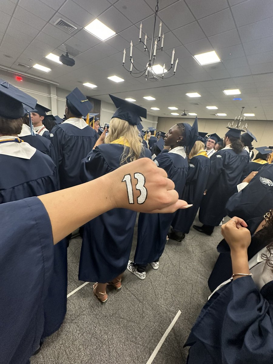 ellxeyy's tweet photo. @taylornation13 yk i had to have my 13!!!

@taylornation13  @taylorswift13 
#classof2025 #graduATE https://t.co/NY1qpSiezP