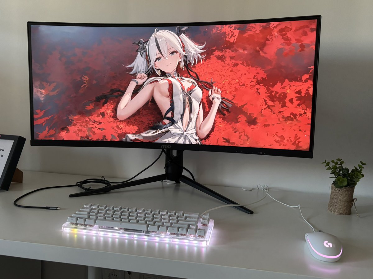 selenialapp's tweet image. chat rate my setup 😳