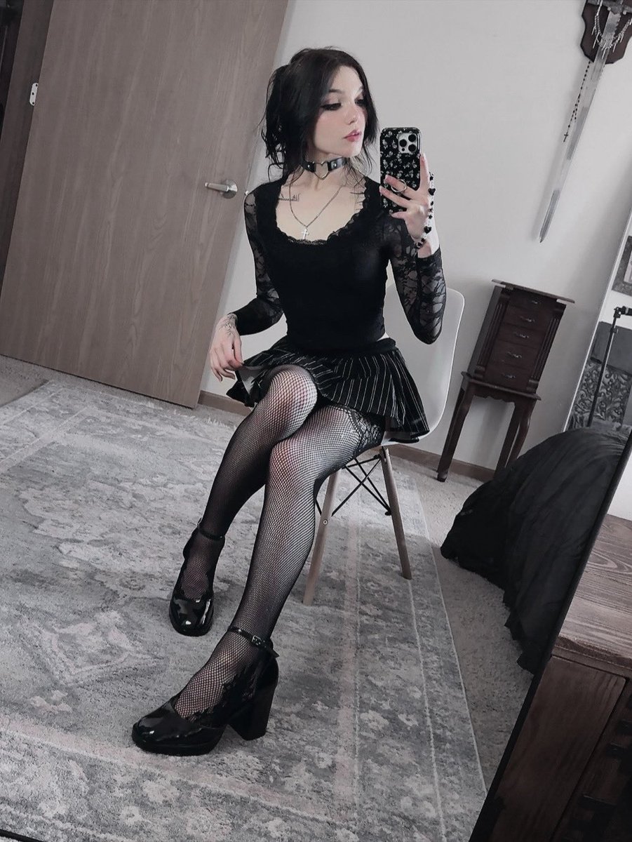 DolletteDecay's tweet photo. I liked these ones better actually https://t.co/Wl982bdtKH