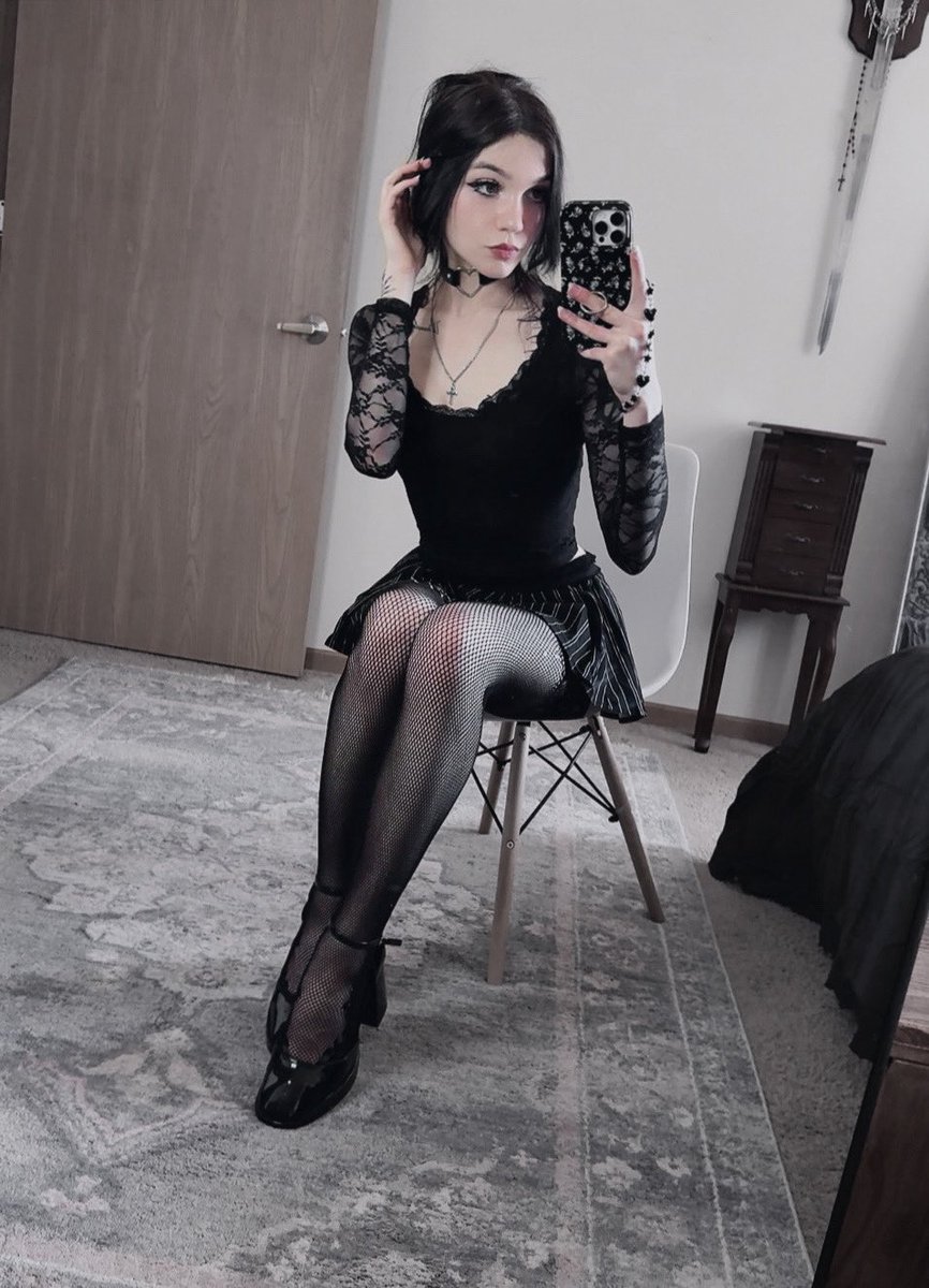 DolletteDecay's tweet photo. I liked these ones better actually https://t.co/Wl982bdtKH