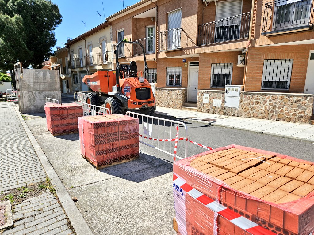 🏗️ 🧱 En marcha las obras de mejora de 💧 colectores en la avenida Doctor Manuel Jarabo de #SanMartinDeLaVega.

Se invertirán 350.000 euros, incluidas en el primer paquete de inversiones 🚰 del Plan “SANEA”.

📰 NOTICIA:
 ayto-smv.es/2025/05/21/en-…