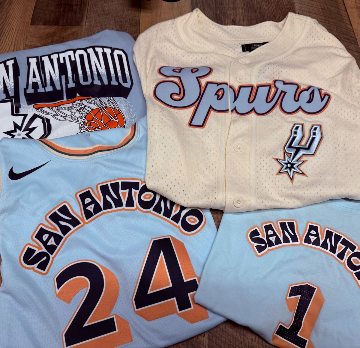 spurs's tweet photo. Kicking off summer with a giveaway! ☀️

Let us know how you're spending summer in the 210 for a chance to win a City Edition prize pack! One winner will be selected and DMed on Tuesday May 27 by 12pm CT. https://t.co/qnChyukXf3