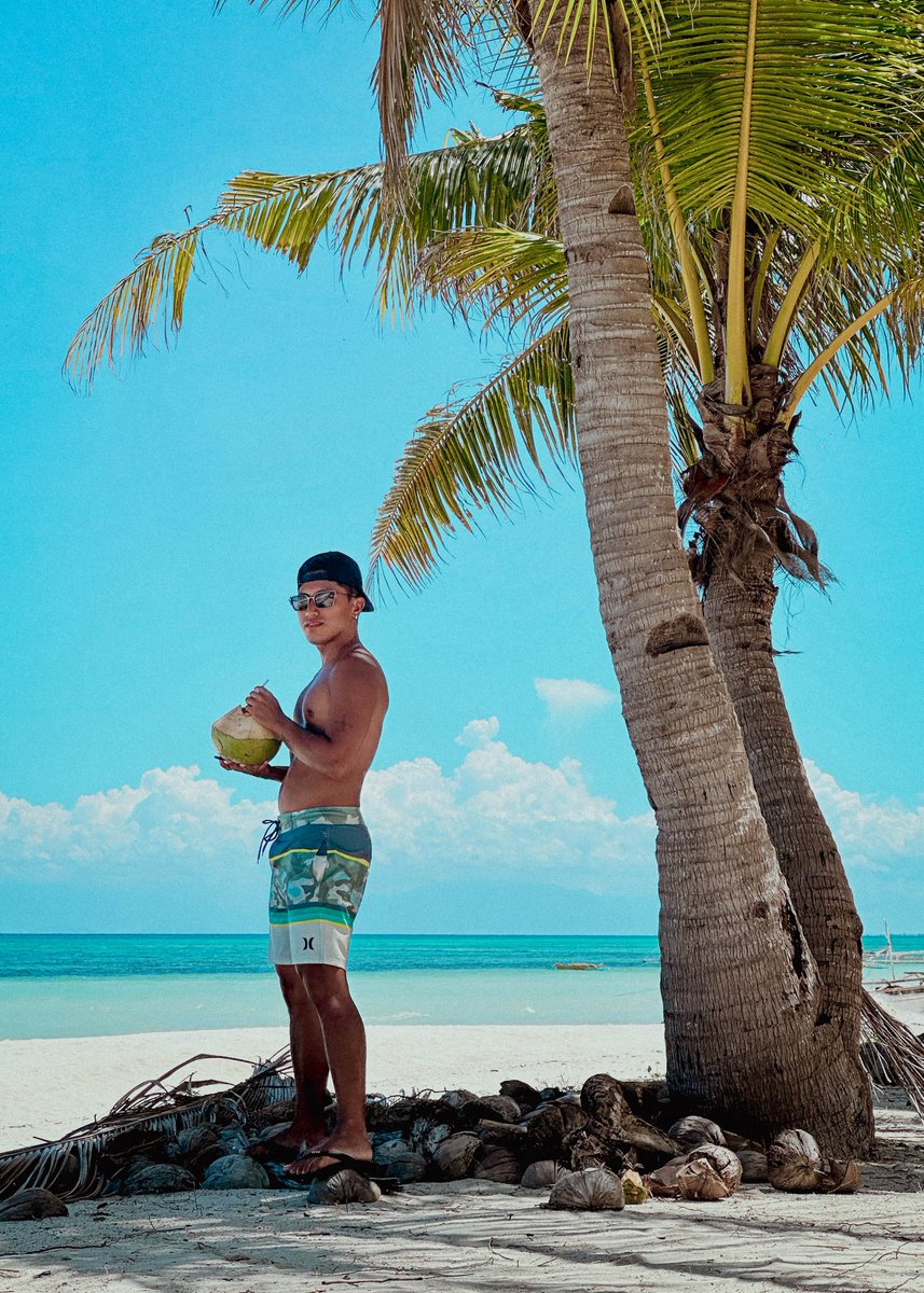 khennthis's tweet photo. Keepin' up with summer! 🏝️🔥🥥 @hurley https://t.co/OGgWPCQ64P