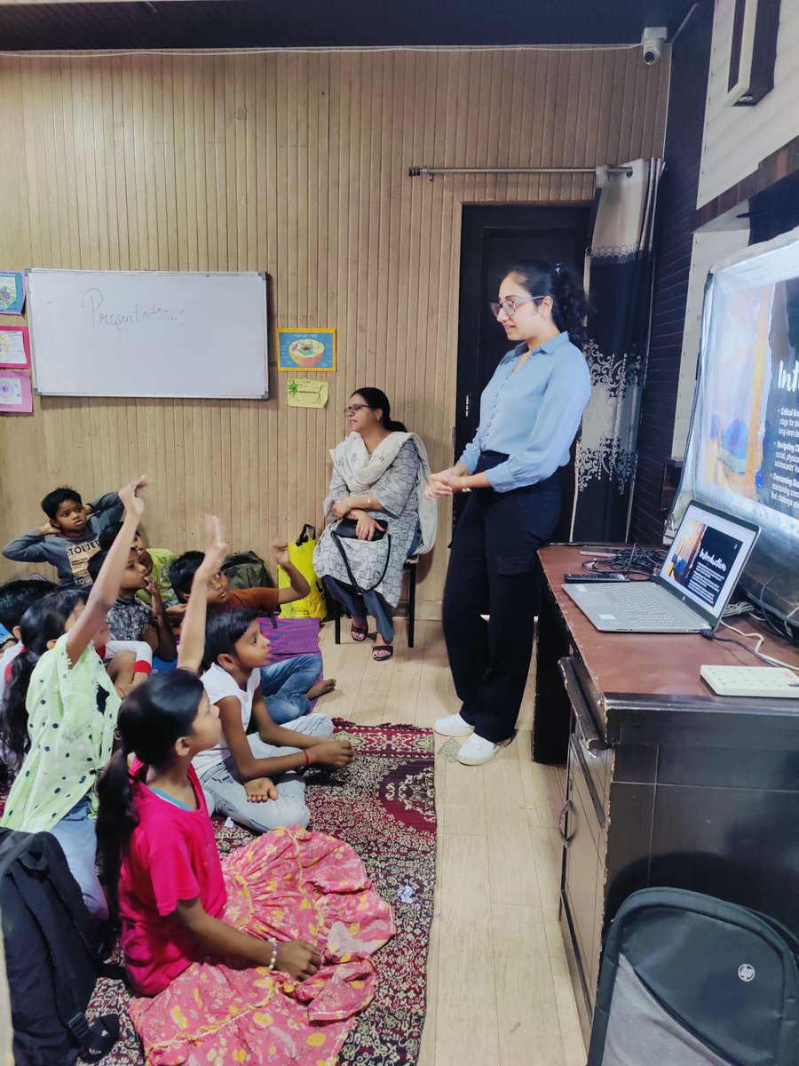 ScopeChange's tweet photo. Divyanshi from @EA Organisation, Hyderabad, visited our Delhi center and inspired our middle batch with a session on education, focus, and dedication. Kids loved her practical tips and guidance!
#ScopeForChange https://t.co/XbfA44lRtu