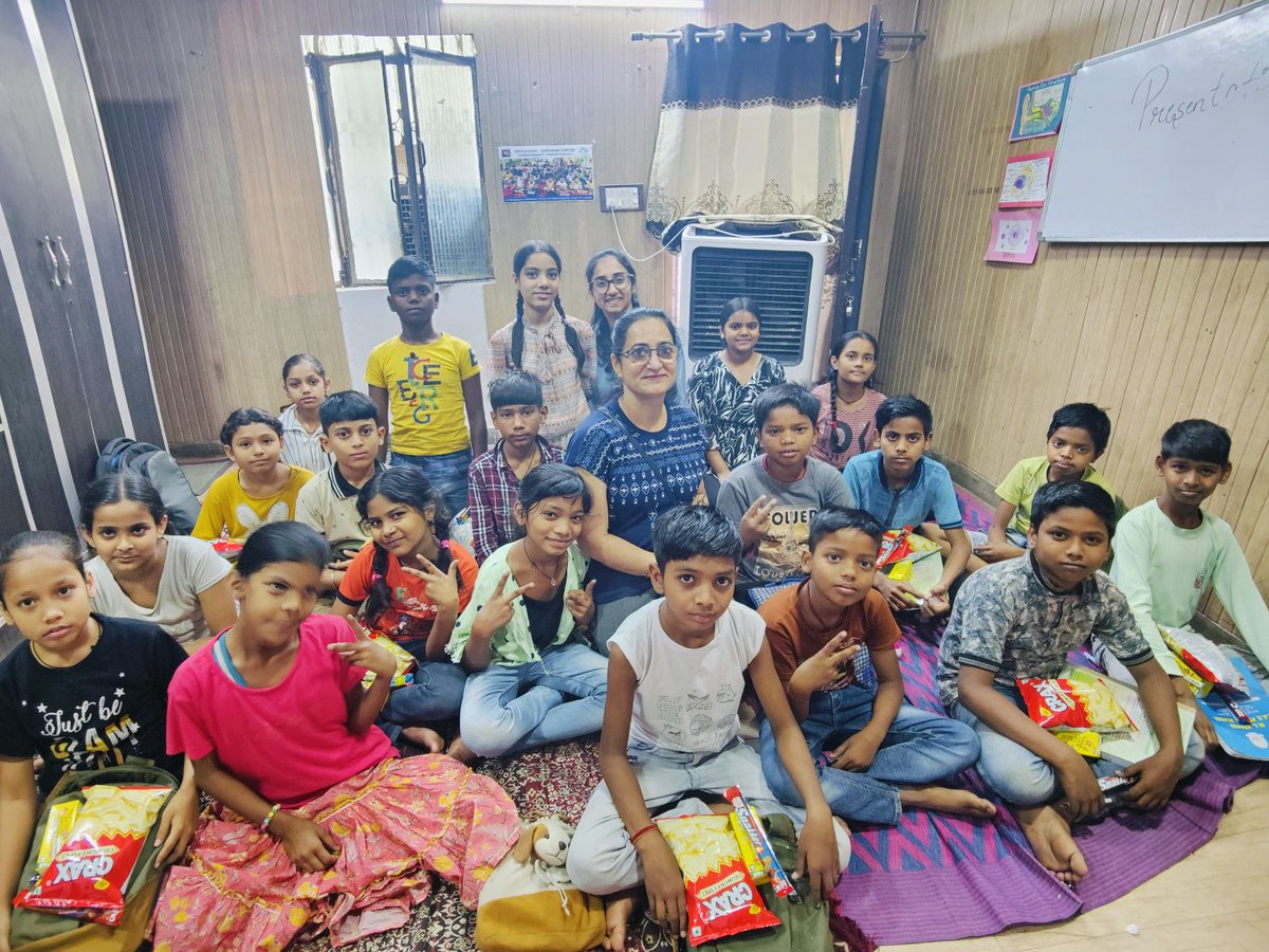 ScopeChange's tweet photo. Divyanshi from @EA Organisation, Hyderabad, visited our Delhi center and inspired our middle batch with a session on education, focus, and dedication. Kids loved her practical tips and guidance!
#ScopeForChange https://t.co/XbfA44lRtu