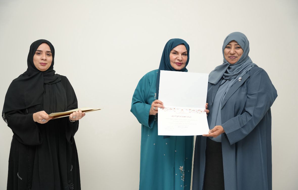 EduGovMct's tweet photo. #تعليمية_مسقط
 اختتام البرنامج التدريبي “كانفا للتصميم الإبداعي” وذلك خلال  الفترة  من 19 إلى 21 مايو 2025، وقدّمه المدرب المميز نصيب الفارسي.
تعرّف المشاركون على أساسيات التصميم عبر Canva واكتساب مهارات عملية في تصميم العروض والبوستات والبطاقات.
حضر ختامَ البرنامج الأستاذُة سميرة الزدجالي، المدير المساعد بدائرة الشؤون الإدارية ، حيث قامت بتوزيعِ الشهاداتِ على المشاركين.
#فعاليات_تعليمية_مسقط
#مدارسنا_مستقبل_واعد
#تعلم_مستدام