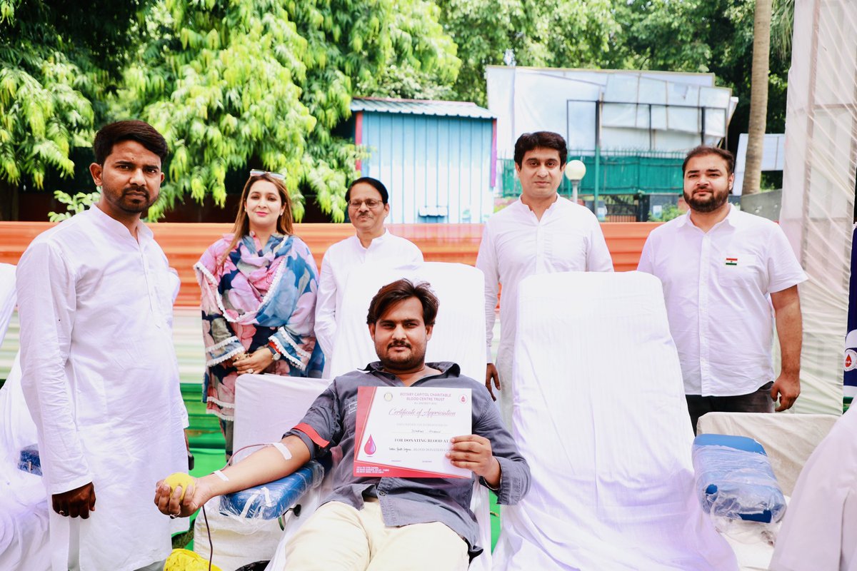 MohdIltaj's tweet photo. राजीव गांधी जी की पुण्यतिथि पर @IYC मुख्यालय में आयोजित रक्तदान शिविर में युवाओं ने बढ़-चढ़कर हिस्सा लिया।
यह सेवा भाव ही राजीव जी को सच्ची श्रद्धांजलि है — रक्त की हर एक बूँद, एक नए जीवन की उम्मीद बनकर निकली।
#IYC #Iltaj #DPYC https://t.co/cm4DBOl4RE