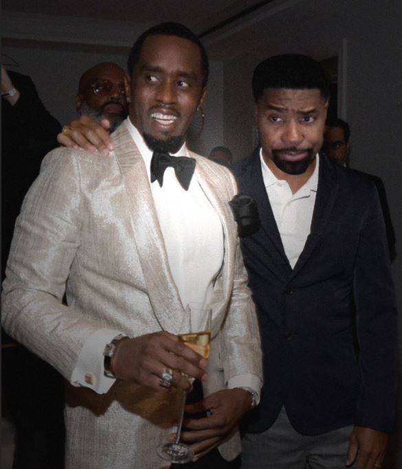 MoochieSquad's tweet photo. Seems all the associations of Diddy are SUS too. Obama, Trump, Usher and yea even Tariq Nasheed. MBRS is in the trenches looking at everything. Moochie thinks these ppl have the aroma smell of baby oil and astroglide. Bears have good noses. #MBRS Stay tuned. https://t.co/u7wpBnb69p
